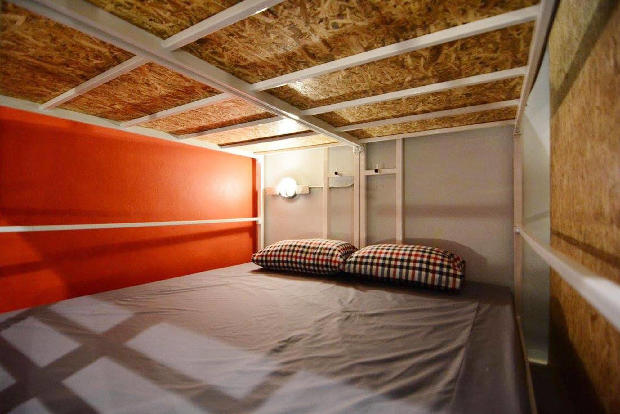 Adventure Hostel Bangkok Exterior foto